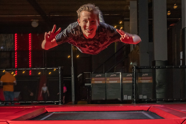 Vlieg door de lucht bij Jump-in