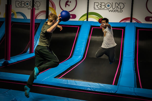 Daag je vrienden uit bij dodgeball