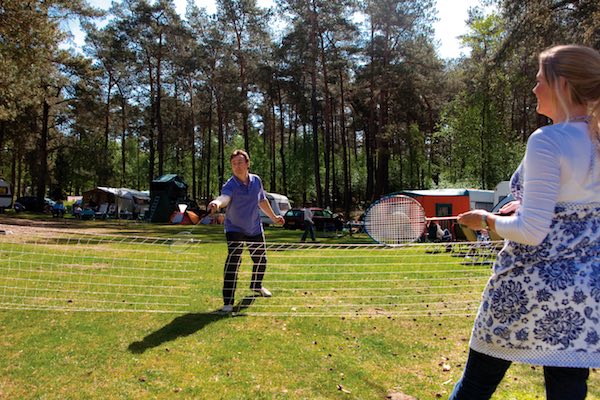 Speel een potje badminton