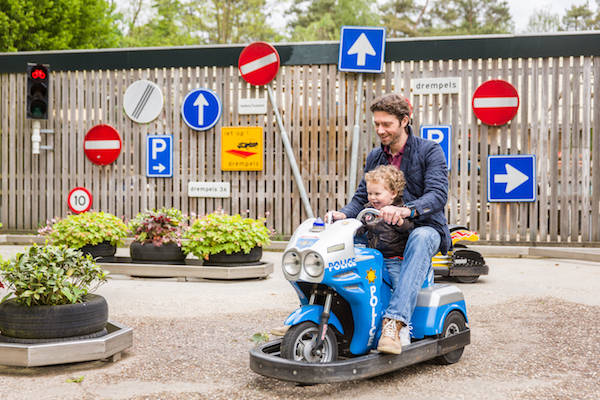 Rondrijden op het verkeersplein