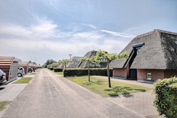 Het park heeft grote en kleinere bungalows