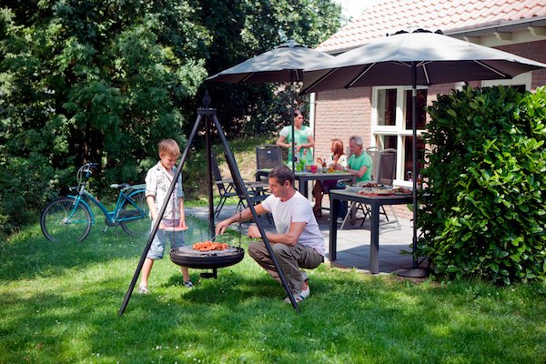 Gezellig barbecuen in de tuin