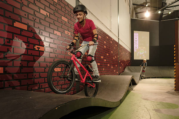 Action house bmx rijden