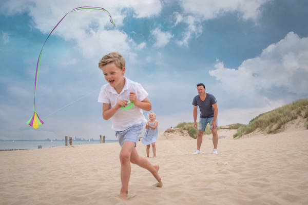 Vliegeren op het strand