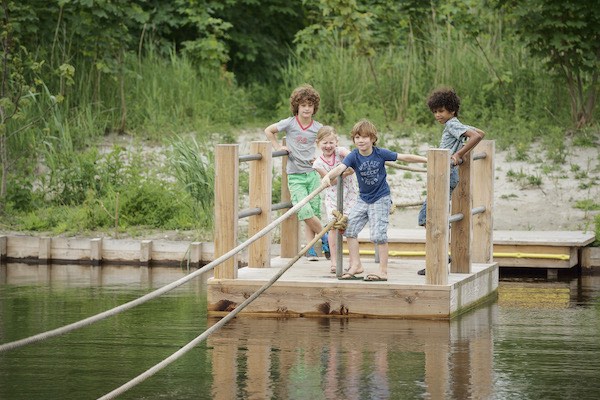 Landal Natuurdorp Suyderoogh: Met het vlot naar de overkant