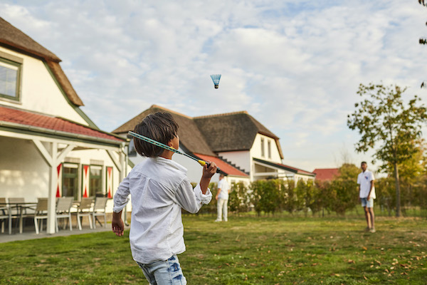 Vakantiepark de Leistert: Badmintonnen bij het huisje