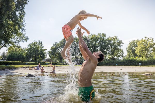 Zwemmen bij het dagstrand