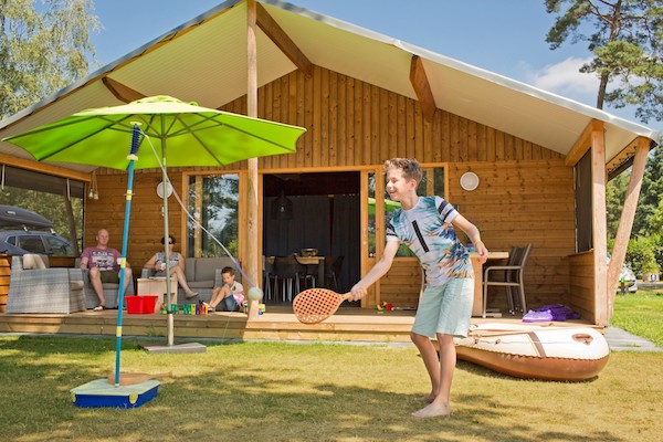 Camping De Kleine Wolf: Zwaluwlodge