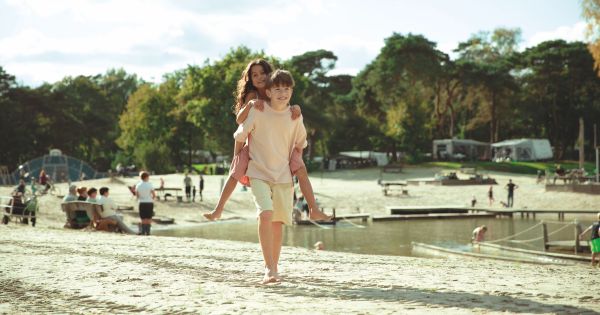 Camping & Vakantiepark Beerze Bulten: Lopen over het strand