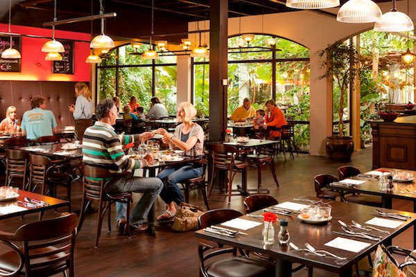 Geniet van heerlijk eten en drinken bij een van de restaurants