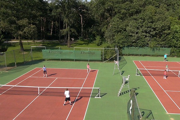 Lekker tennissen op de outdoor tennisbanen