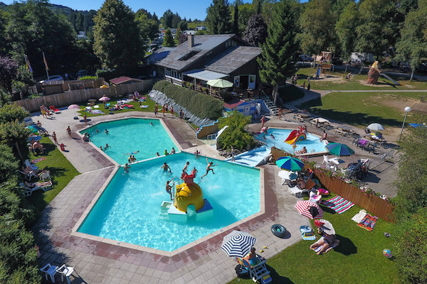 Panorama Camping Petite Suisse: Neem een frisse duik in het openlucht zwembad