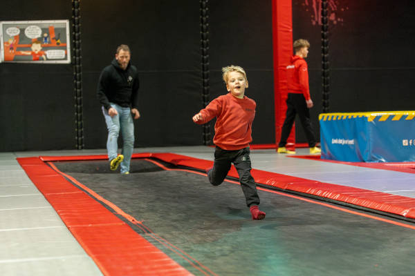 Rennen over de trampoline