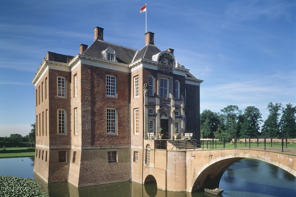 Middachten is een cultureel landgoed met een voor Nederland uitzonderlijk karakter
