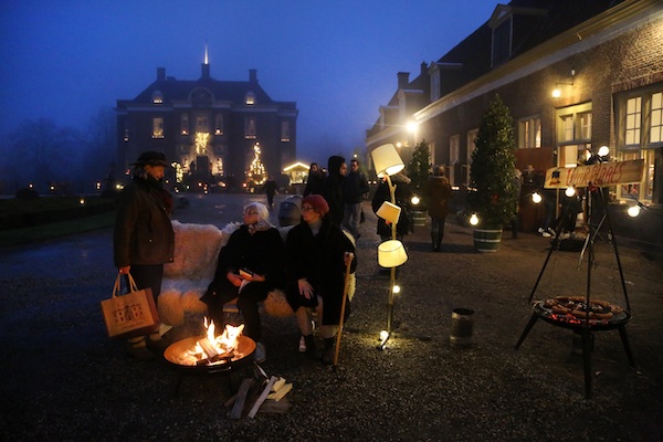 Kasteel Middachten: Voorplein in kerstsfeer