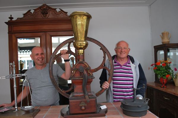 verbannen hand calcium Koffie en Thee Museum: Antieke koffiemolen - Steenbergen - Fijnuit.nl