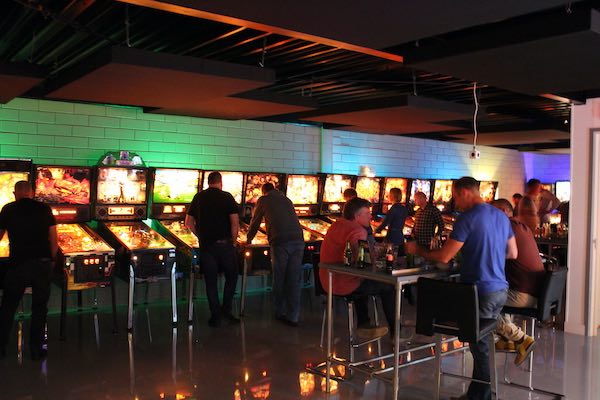 Gezellig pinball en borrelen