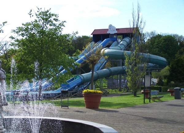 Familiepark Drievliet Roetsj van de glijbanen naar beneden