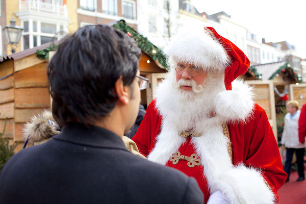 Nostalgische Kerstmarkt: De kerstman op bezoek bij de markt