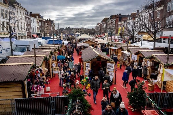 Overzicht op de kerstmarkt