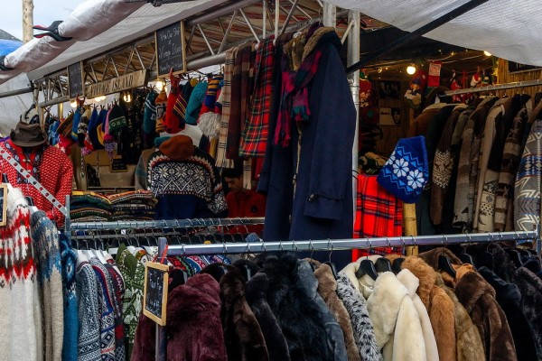 Nostalgische Kerstmarkt: Lekker warme truien te koop