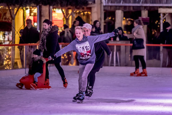 Op en top winterplezier op de schitterende overdekte schaatsbaan