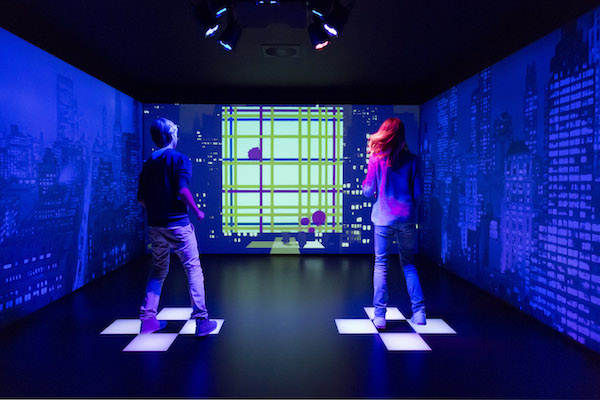 Dansen en spelletjes spelen in de Wonder Kamers van het Gemeentemuseum Den Haag