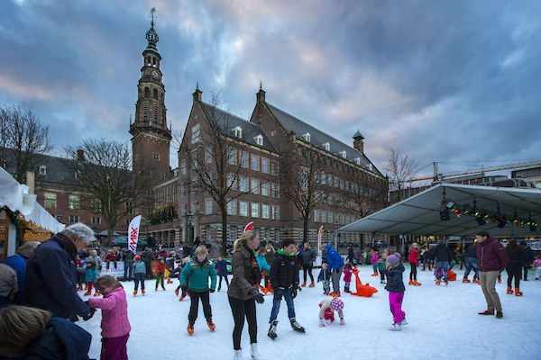 Drijvende IJsbaan Leiden: Gezellig schaatsen met de kinderen