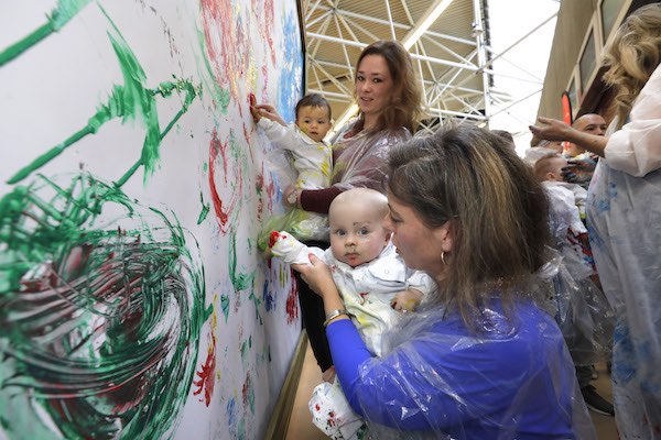 Negenmaandenbeurs: Mama en baby schilderen