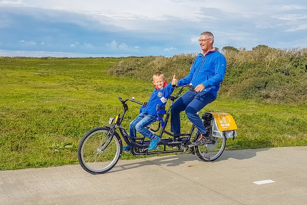 Met opa op de tandem