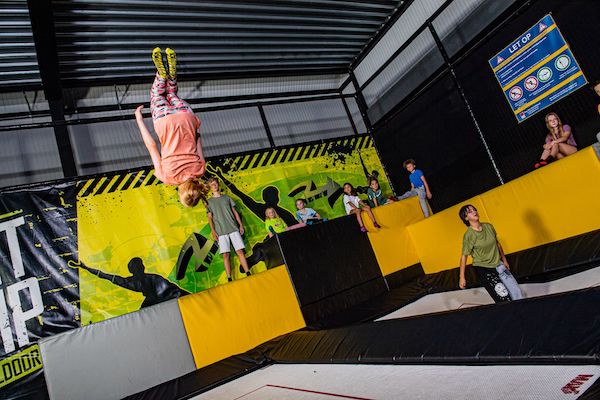 Doe allerlei kunstjes op de trampoline