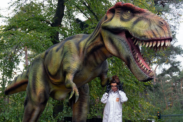 Dinopark Twente: T-Rex op Vliegbasis Twente