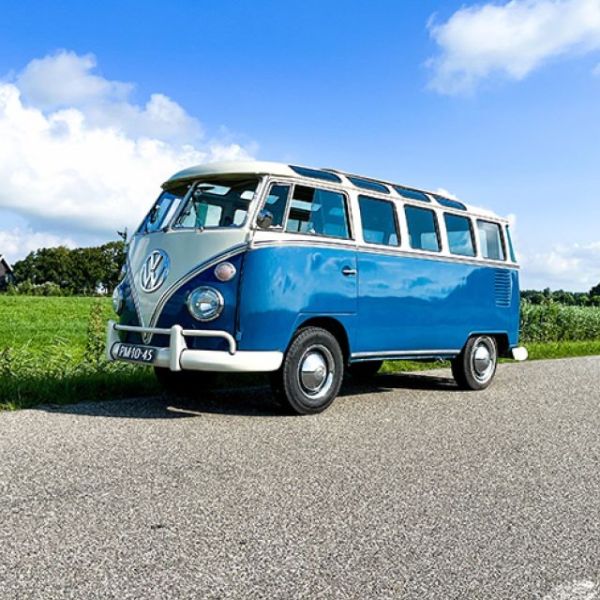 Blauw volkswagen busje