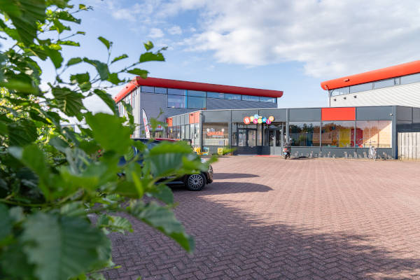 Ballorig Emmen: Voorkant van het indoor speelparadijs