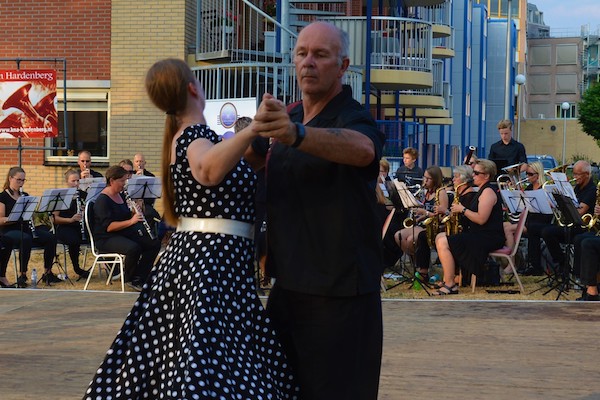 Een vrolijk, feestelijk en gezellig avondje uit