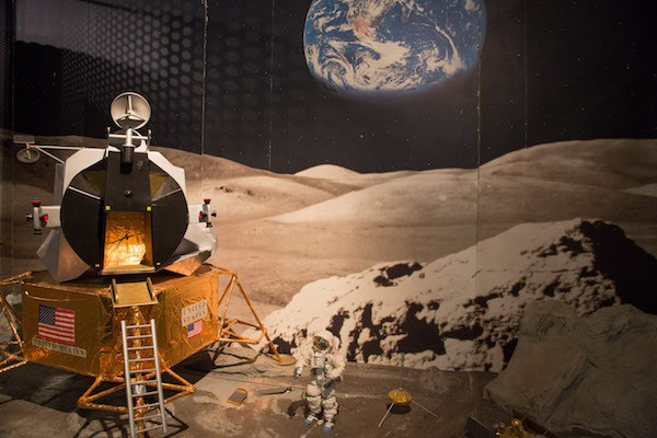 Nationaal Ruimtevaart Museum: Maquette Maan met Maanlander
