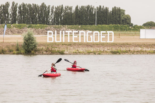 Open Dag Woongebied Wilgenrijk: Kajakken in het water tussen buurt Eiland en buurt Buitengoed