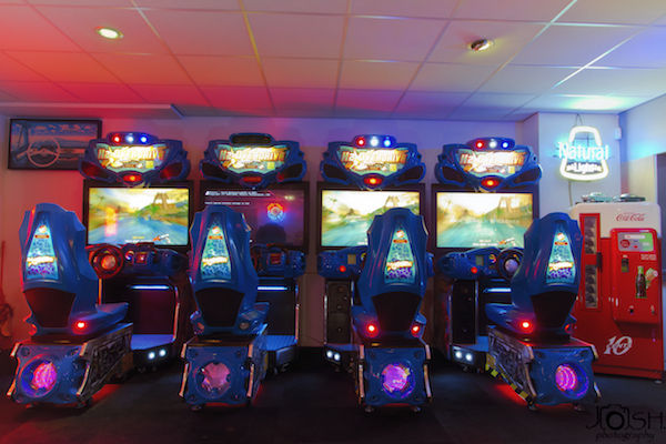 Speel op oude spelmachines en maak je vrienden in