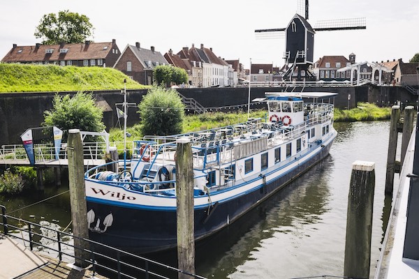 Rondvaart Wiljo over de Maas: Wiljo bij daglicht