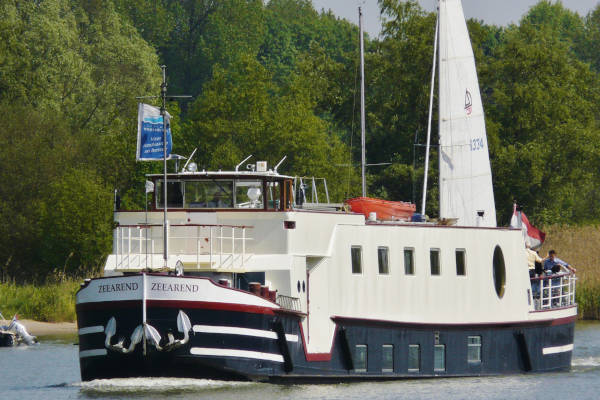 Rondvaart Wiljo over de Maas: De boot de Zeearend