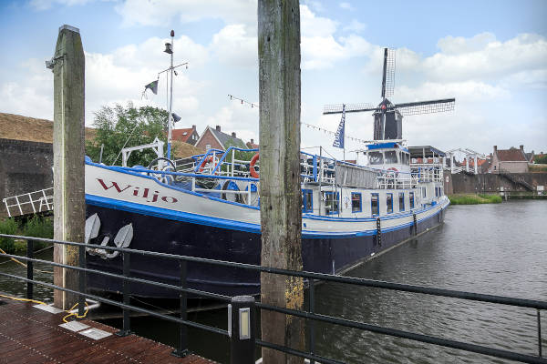 Rondvaart Wiljo over de Maas: De boot Wiljo