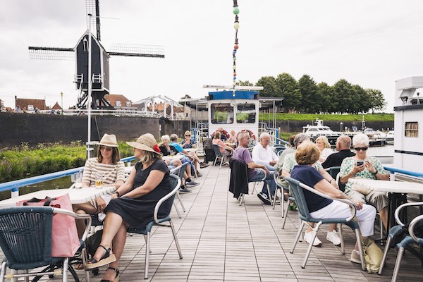 Rondvaart Wiljo over de Maas: Maak een leuke rondvaart met vrienden over de Maas