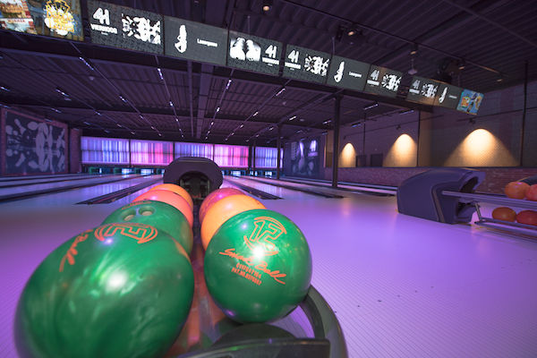 Bowlen met speciale baanverlichting