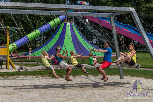 Schommelen met de hele familie