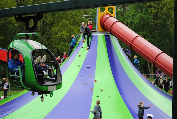 Familiepark Nienoord: Vliegend in de helikopter of beklim de vulkaan