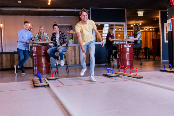 Indoor curling