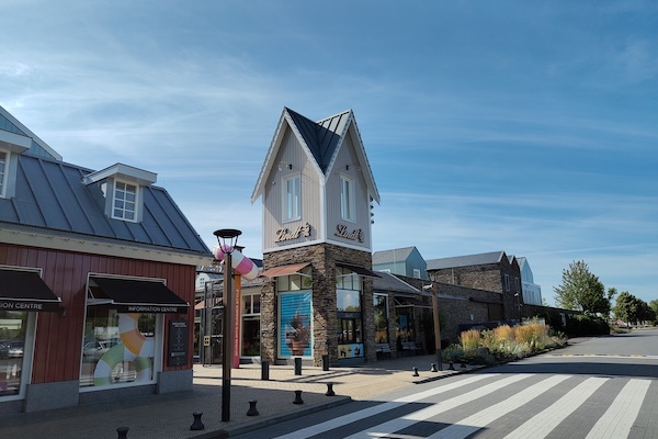 Winkelen bij Bataviastad Outlet entree
