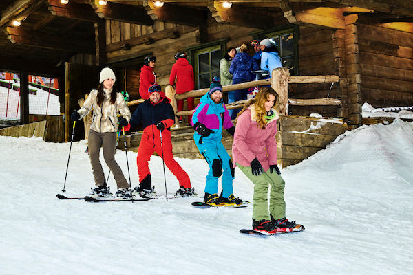 Het grootste indoor skidorp van Europa