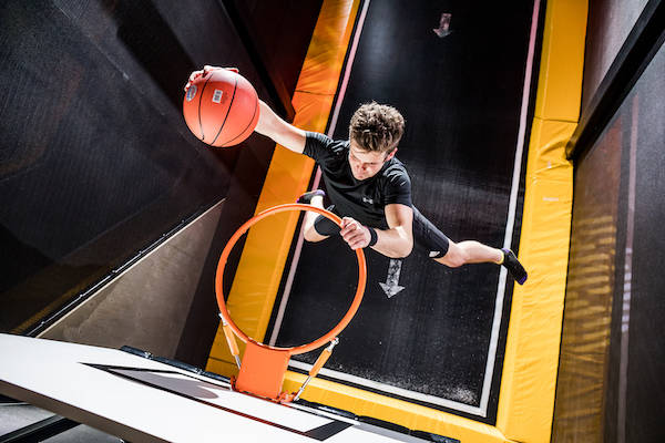 Dunk als een echte basketballer