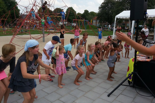 Speeltuin Oranjekwartier: Dansen tijdens de disco